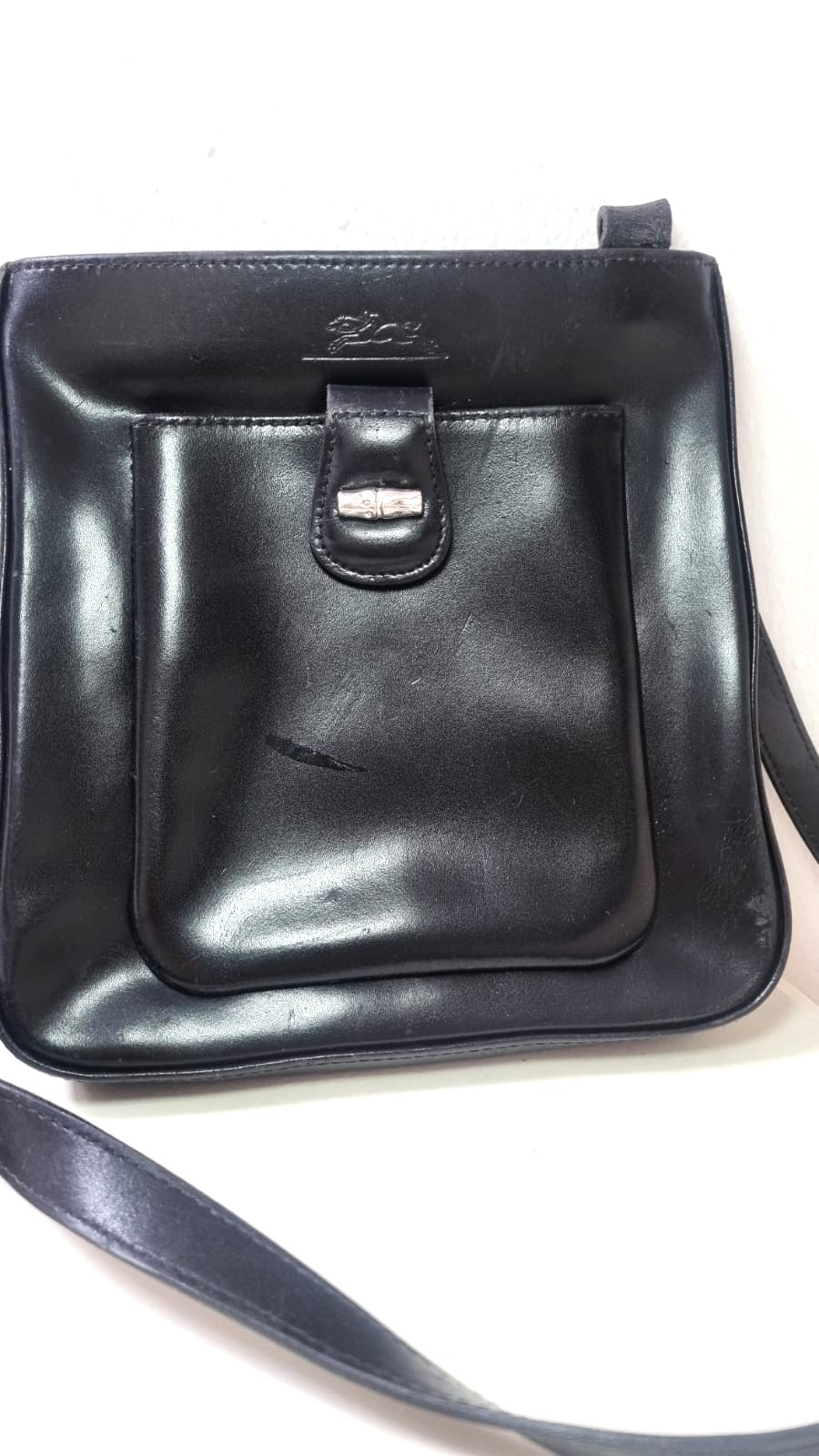 Longchamp Bandolera vintage de charol negro